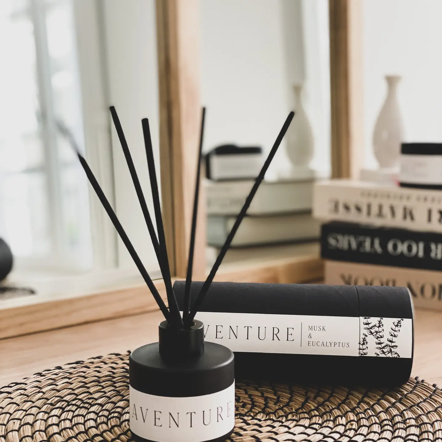 Fraîcheur intense et élégance boisée,une ambiance fraîche,énergisante et élégamment boisée,diffuseur parfum musk eucalyptus,parfum d’intérieur frais boisé,diffuseur ambiance énergisante,parfum eucalyptus maison,diffuseur bâtonnets moderne,ambiance aventure