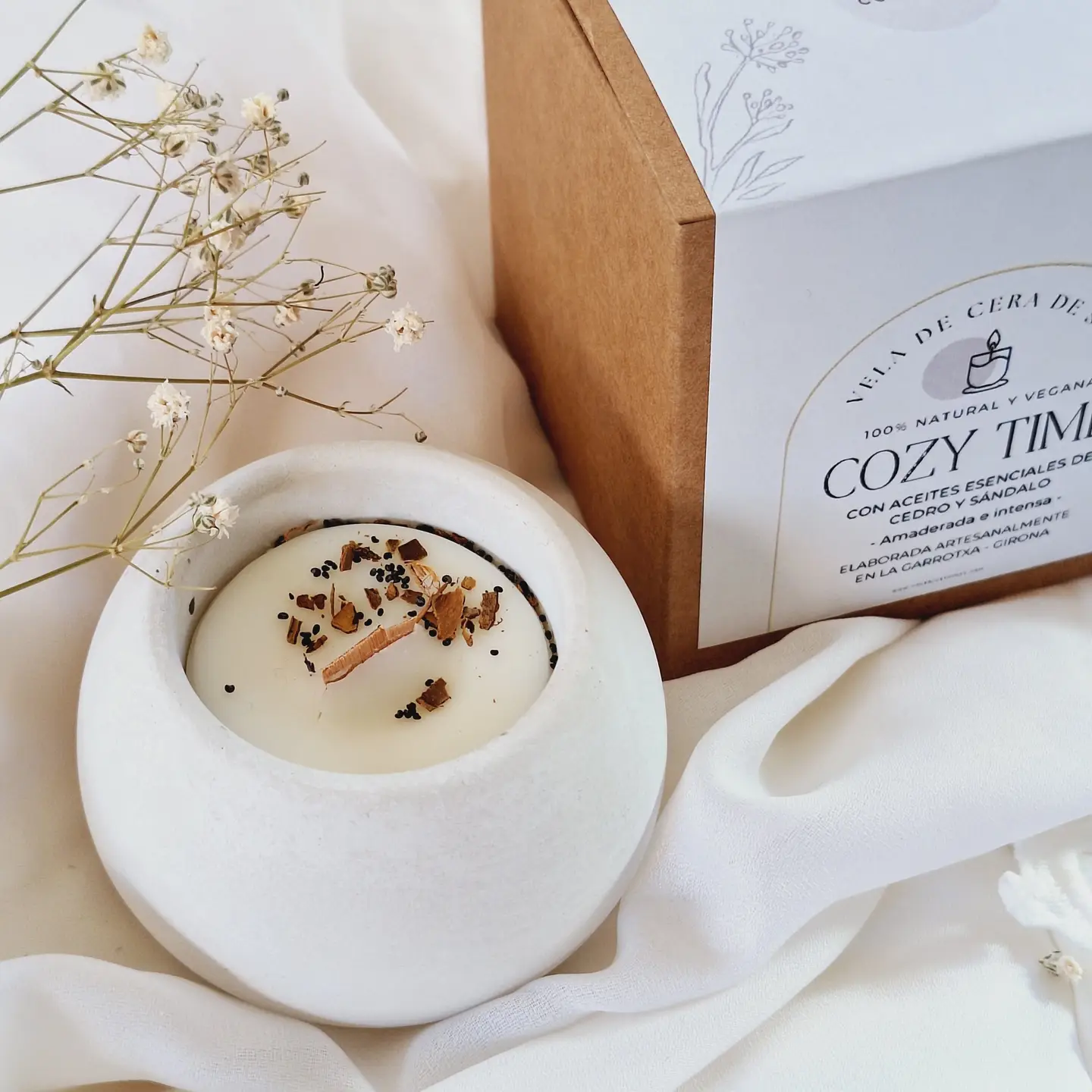 bougie soja cèdre santal,bougie parfumée boisée,bougie naturelle soja,bougie ambiance zen,bougie artisanale bois,décoration parfumée maison,Ambiance boisée,Bougie au soja parfumée au cèdre