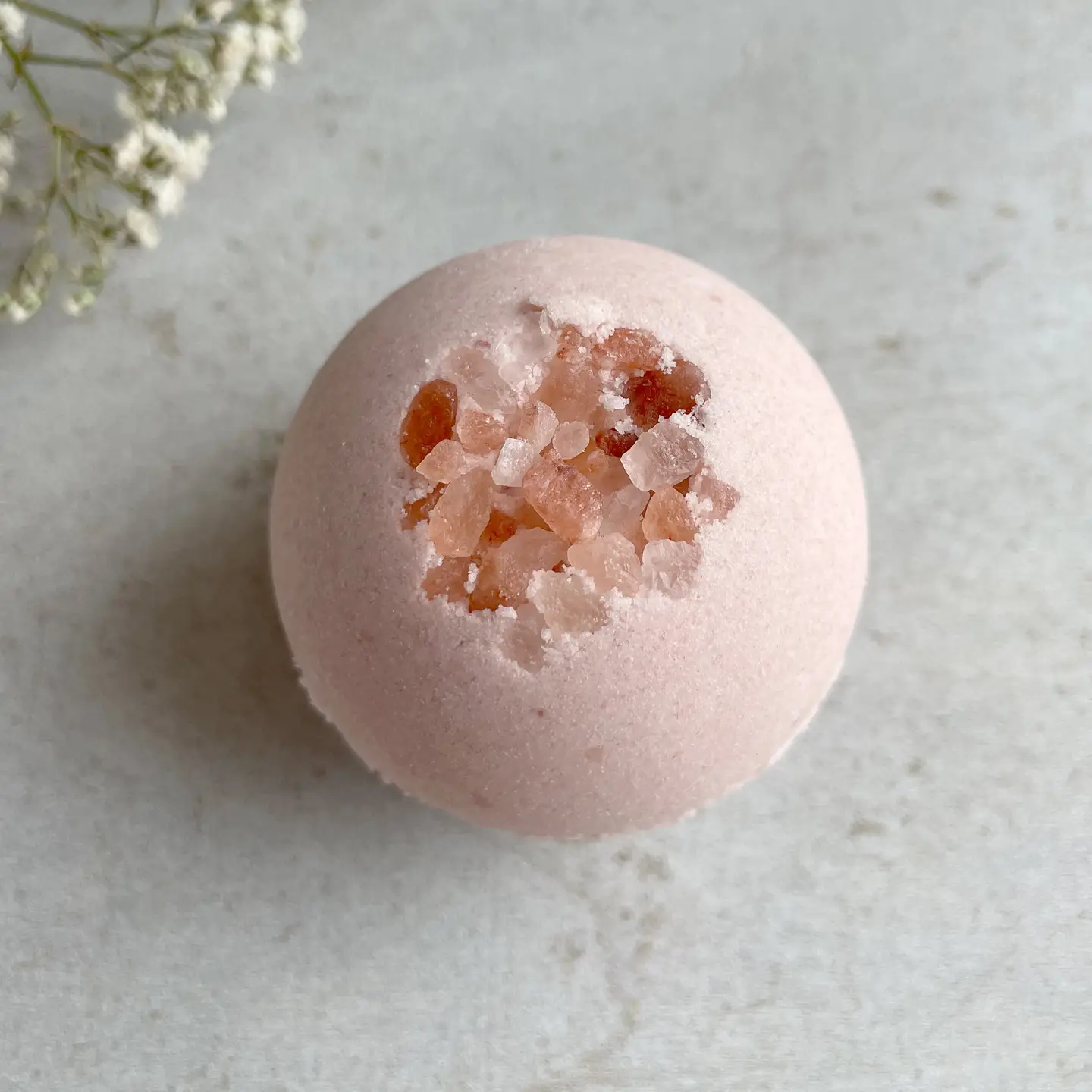 bombe de bain géranium,bombe de bain sel himalaya,bain détox naturel,soin bain minéral,bombe de bain bien-être,idée cadeau détente,Détox et relaxation,équilibre,au sel de l’Himalaya,purifiant au naturel