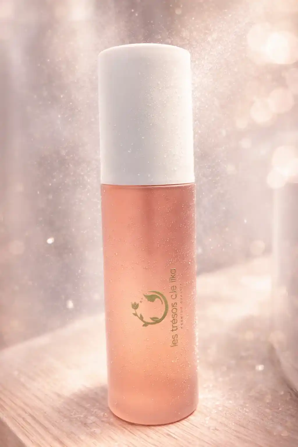 spray fixateur dewy,spray glow maquillage,setting spray hydratant,brume hydratante visage,spray effet peau lumineuse,Glow et hydratation,Hydratation et effet peau glowy,pour fixer le maquillage